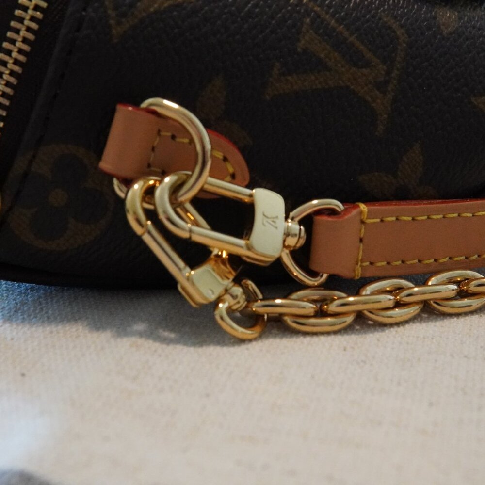 Louis Vuitton Mini Bum Bag LV in Monogram - Picture 9 of 16